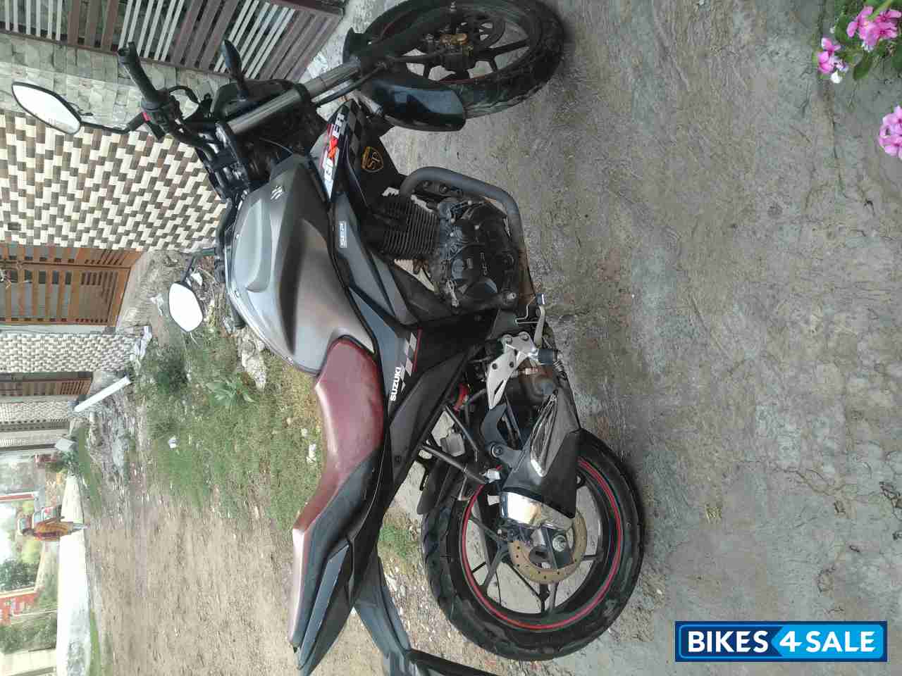 Grey Suzuki Gixxer SP