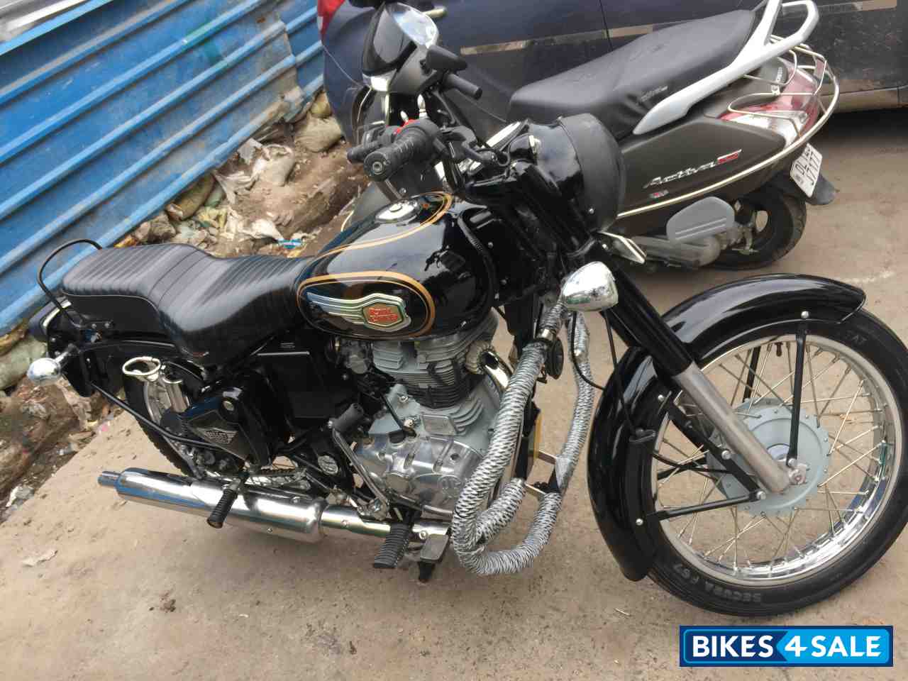 Black Royal Enfield Bullet Standard 350