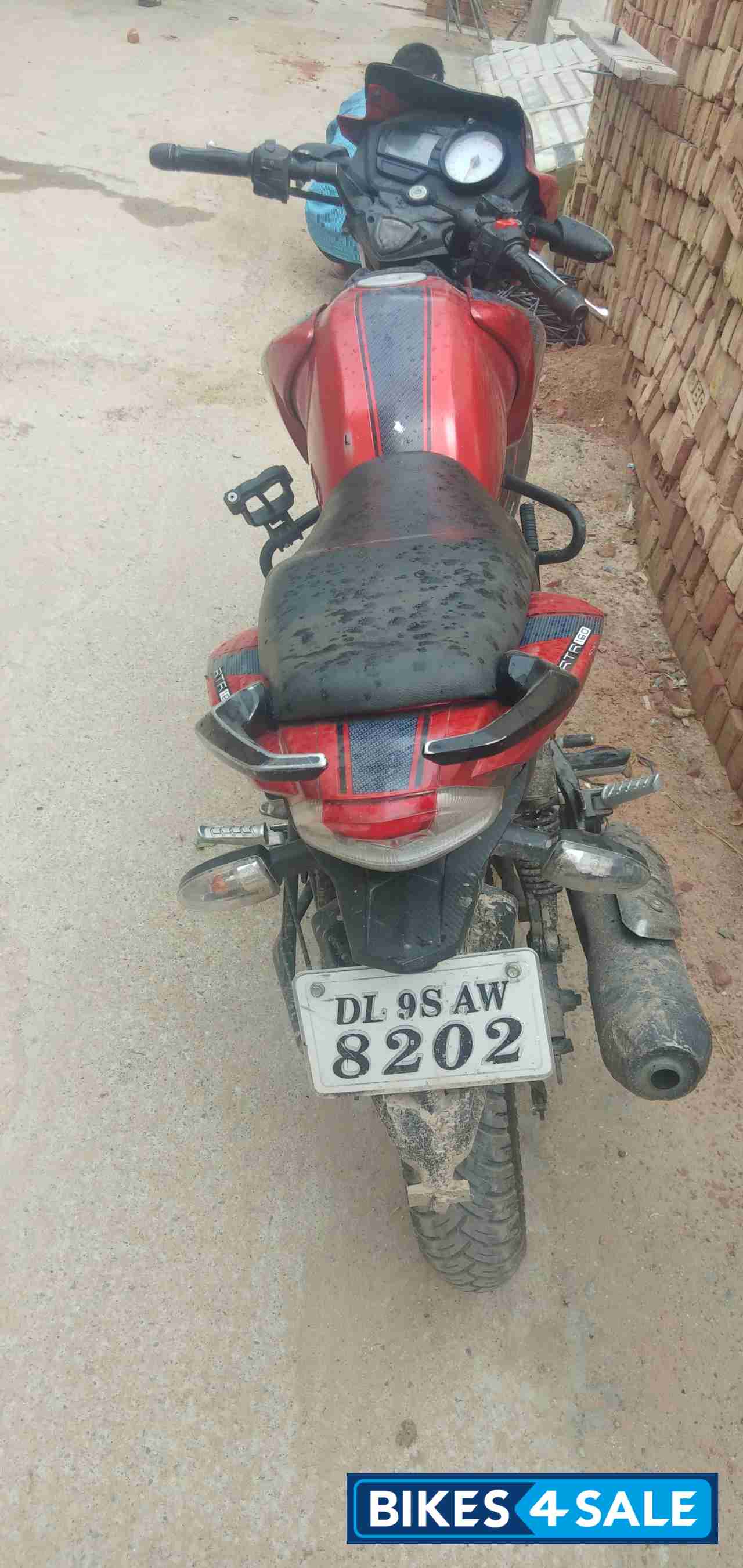 Red TVS Apache RTR 160 Red TVS Apache RTR 160