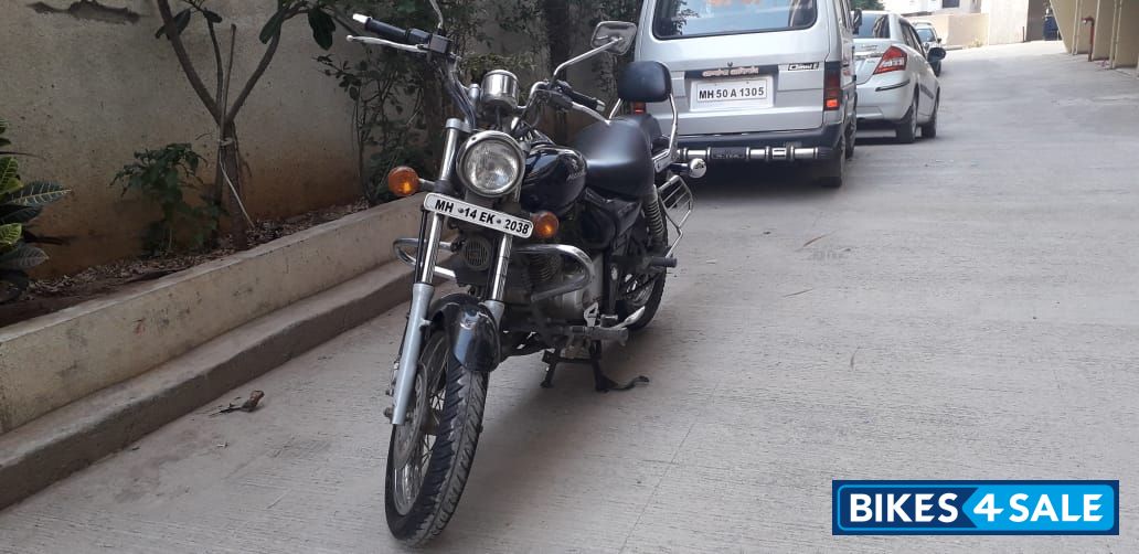 Black Bajaj Avenger
