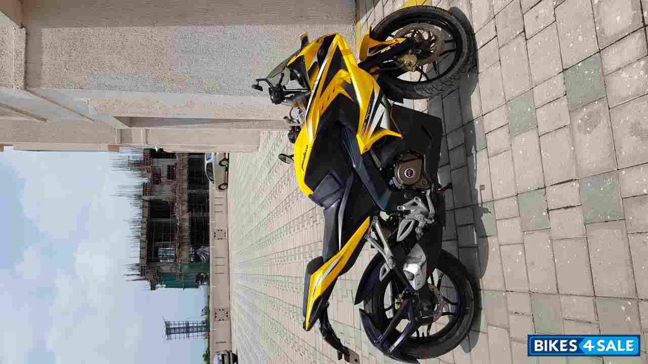 Yellow Bajaj Pulsar RS 200