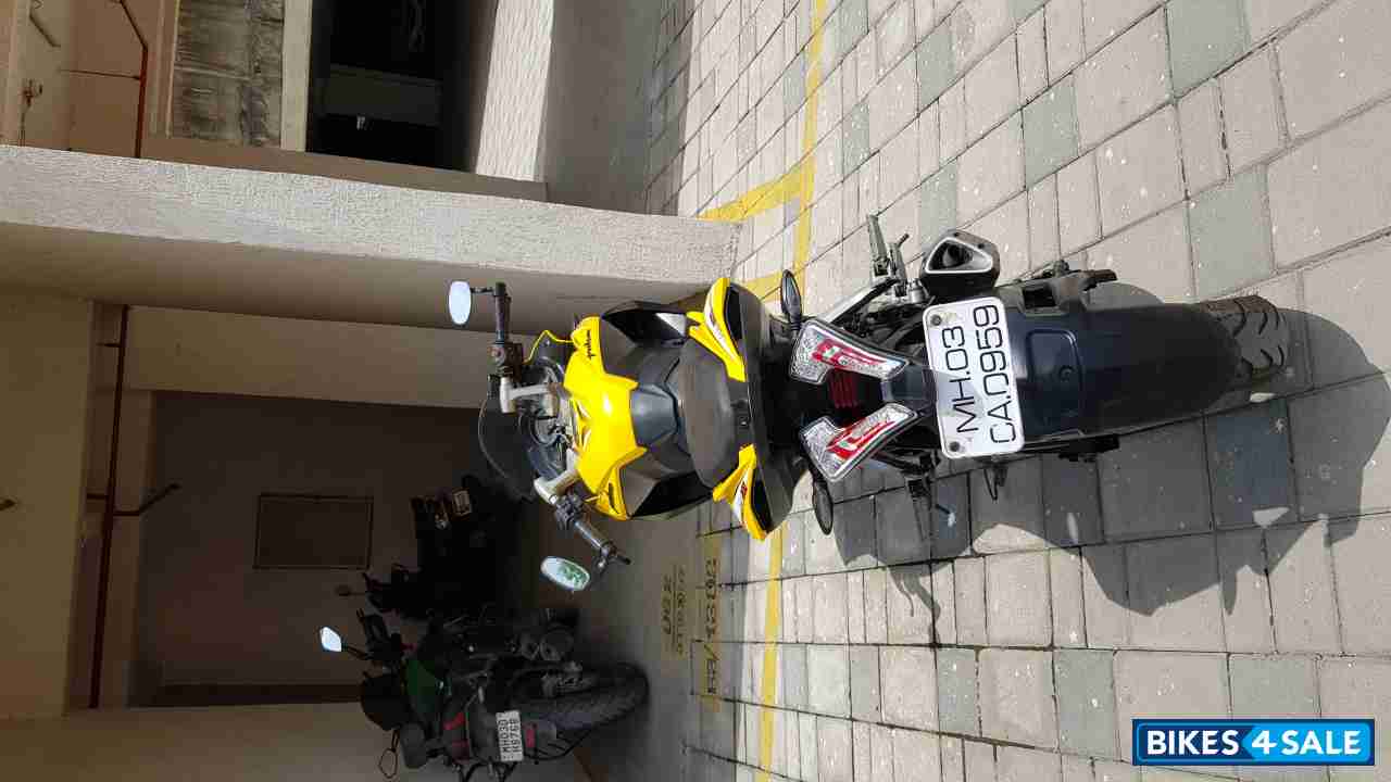 Yellow Bajaj Pulsar RS 200