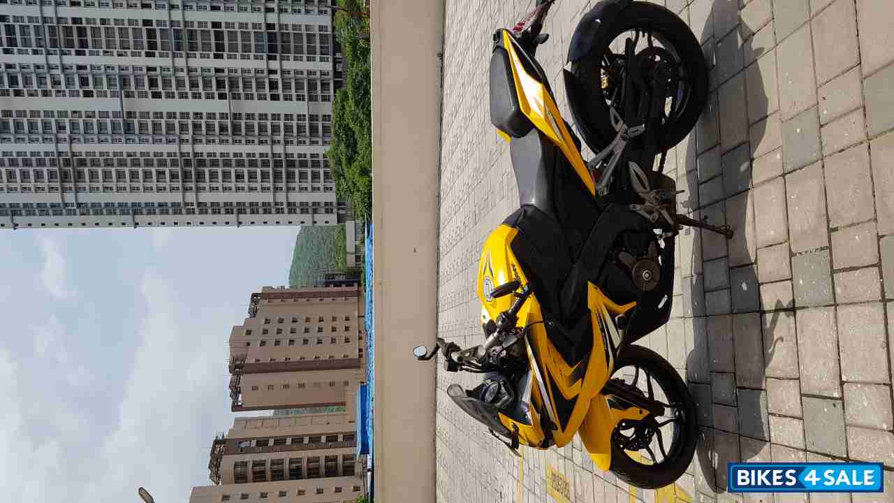 Yellow Bajaj Pulsar RS 200