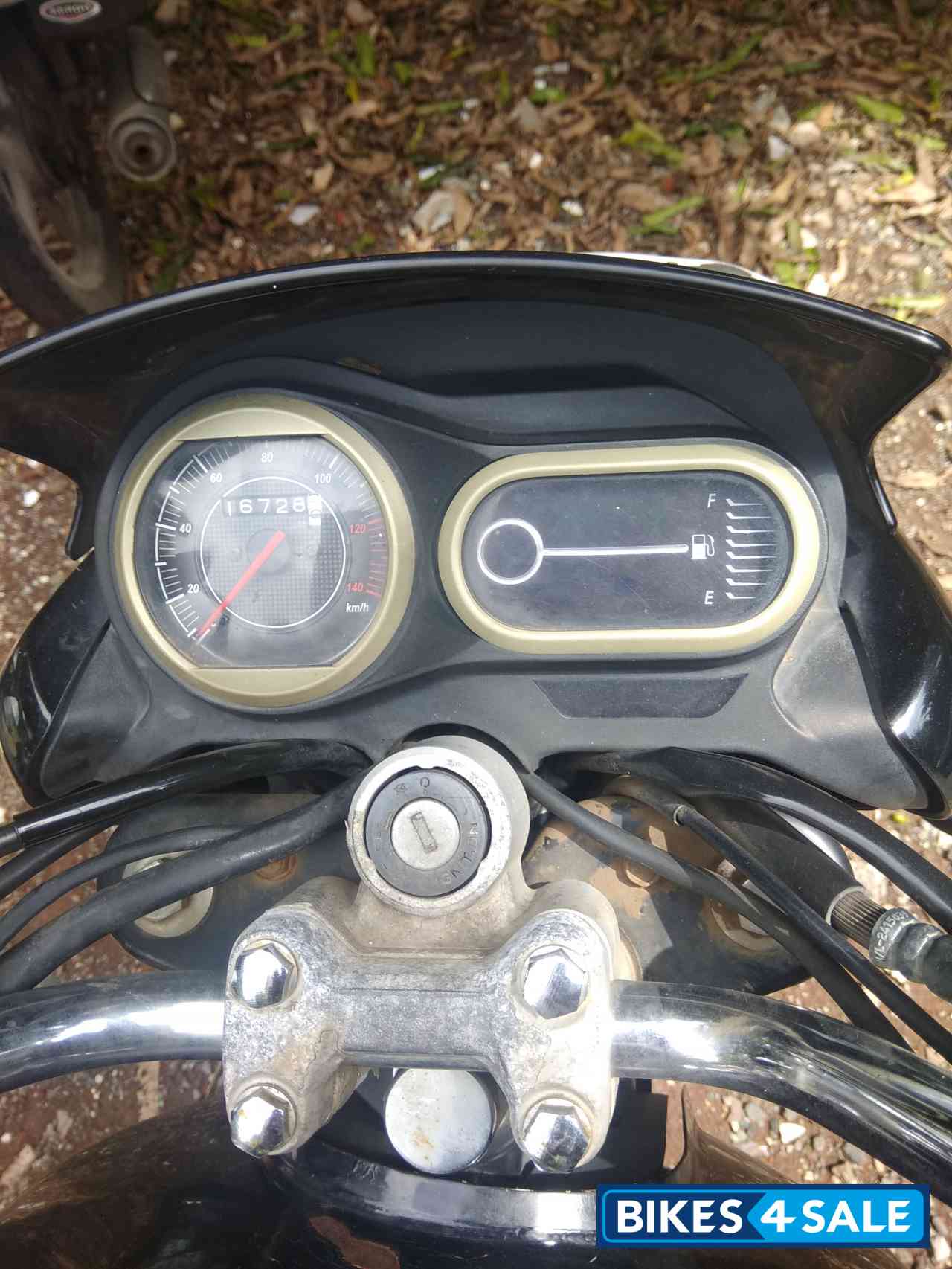 Bajaj V15