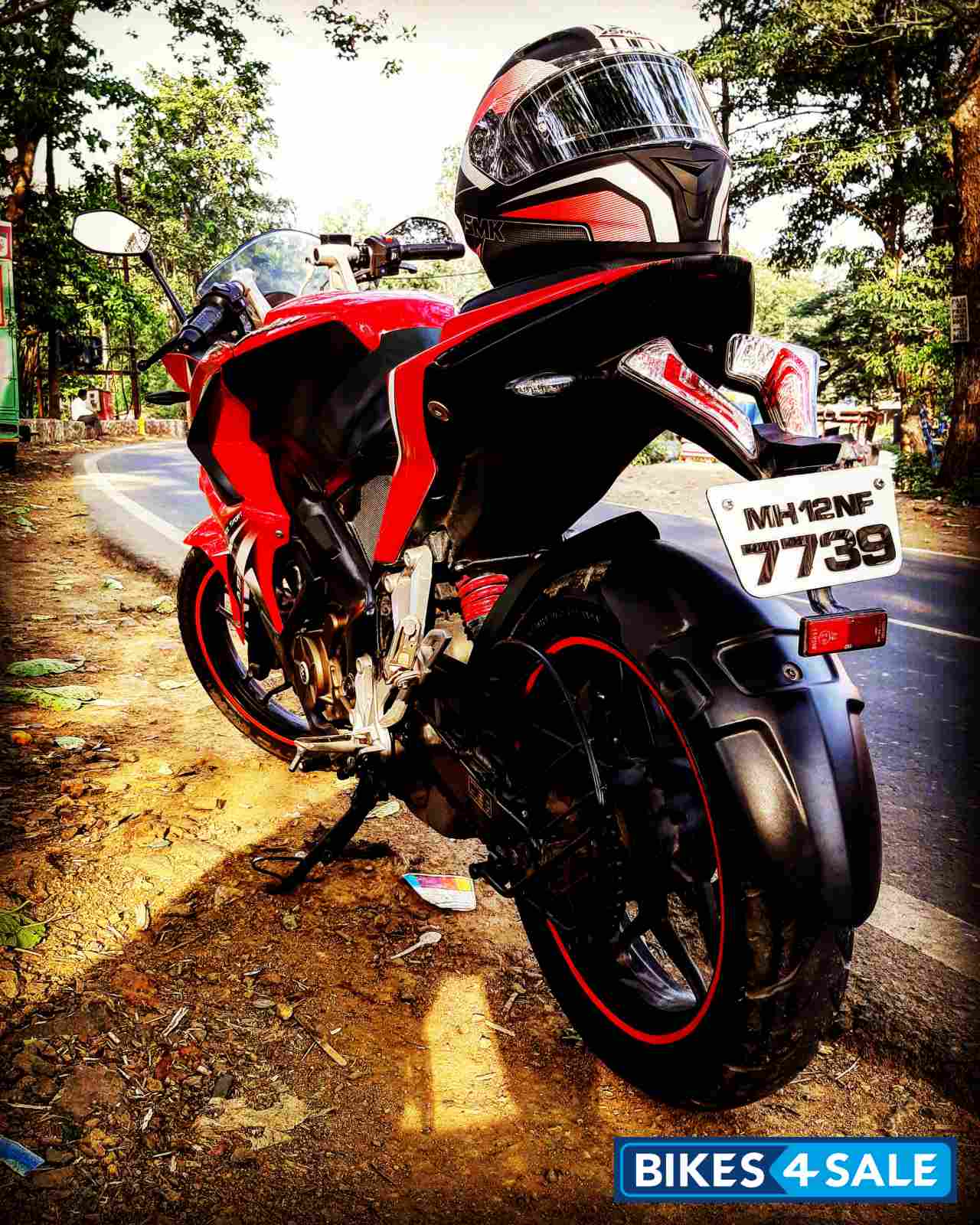 Red Bajaj Pulsar RS 200 ABS