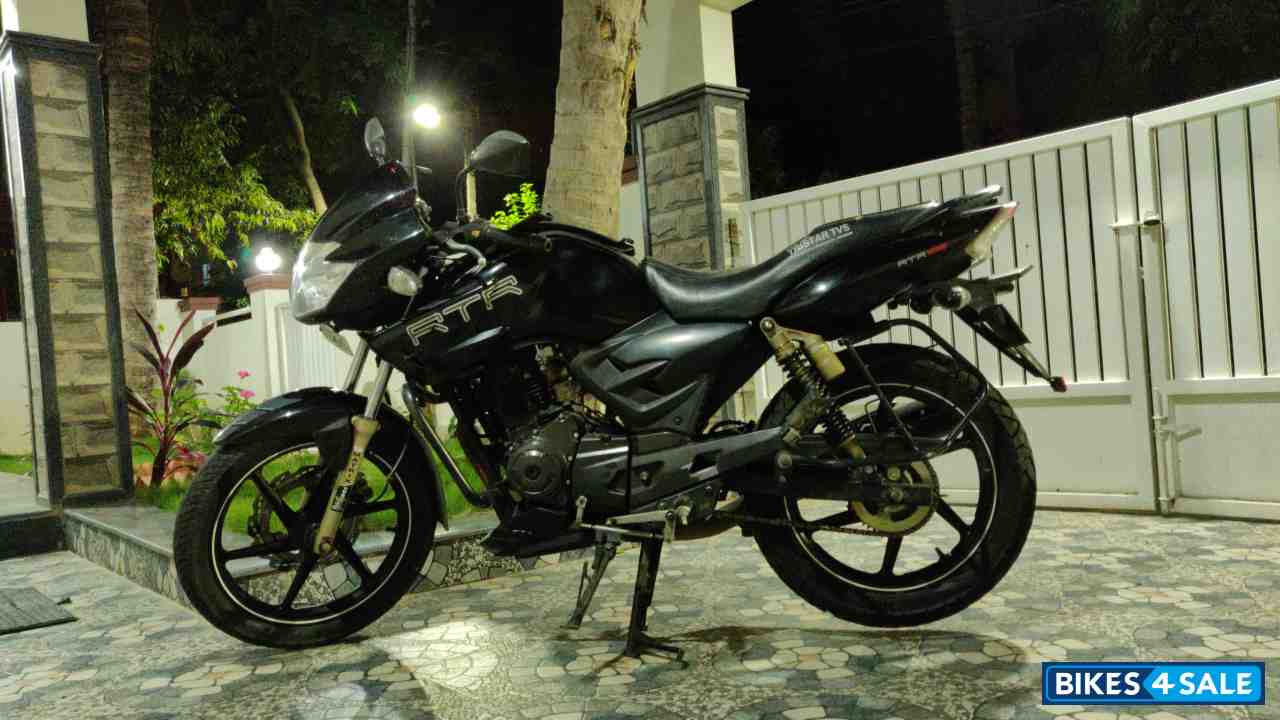 Black TVS Apache RTR 180