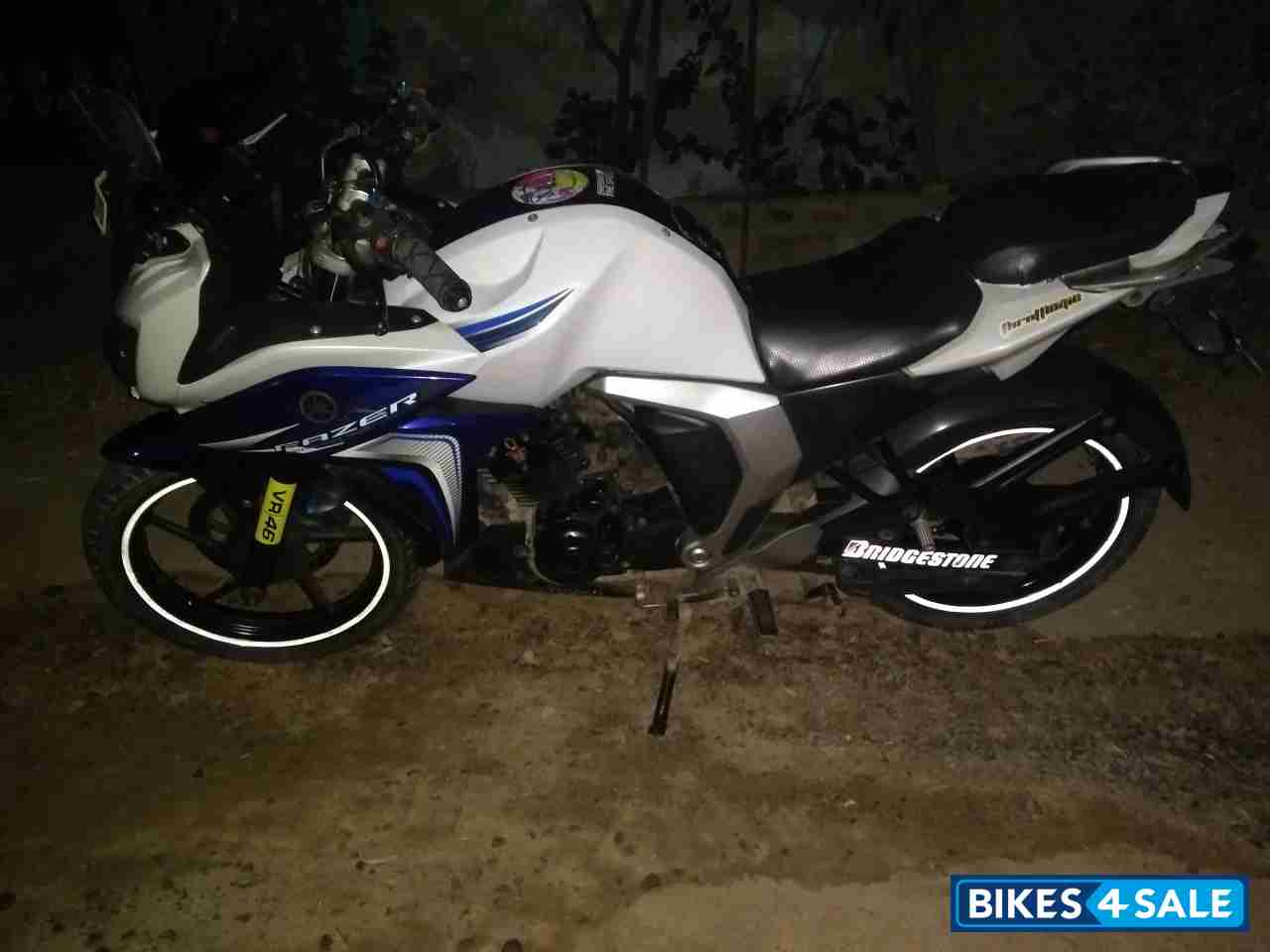 White With Blue Yamaha Fazer FI V2