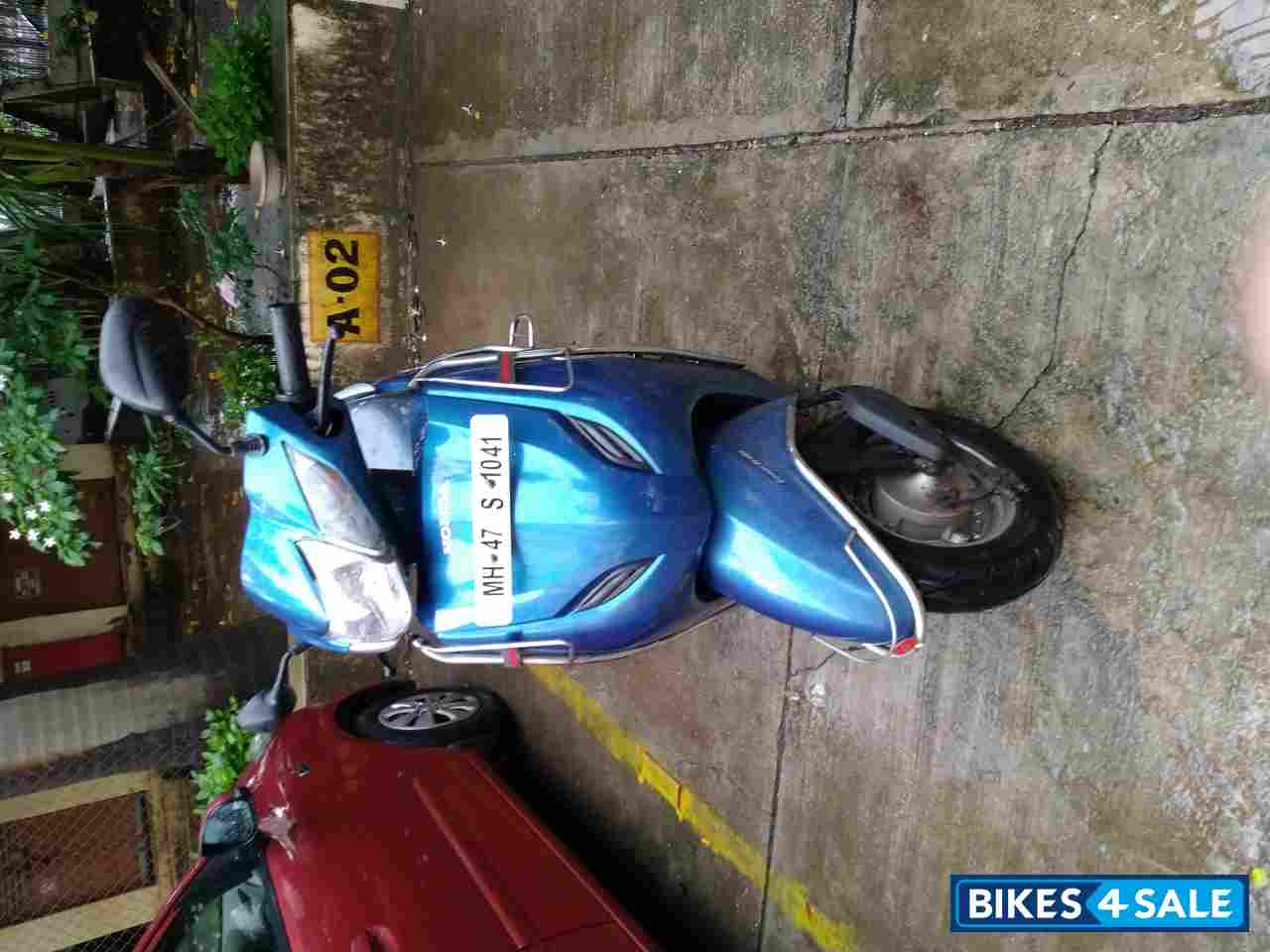 Blue Honda Activa 3G
