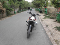Black Bajaj Avenger Street 220