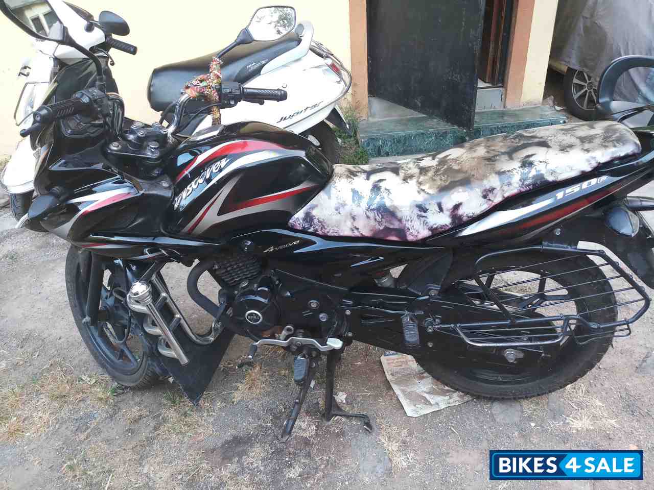 Ebony Black Bajaj Discover 150 F