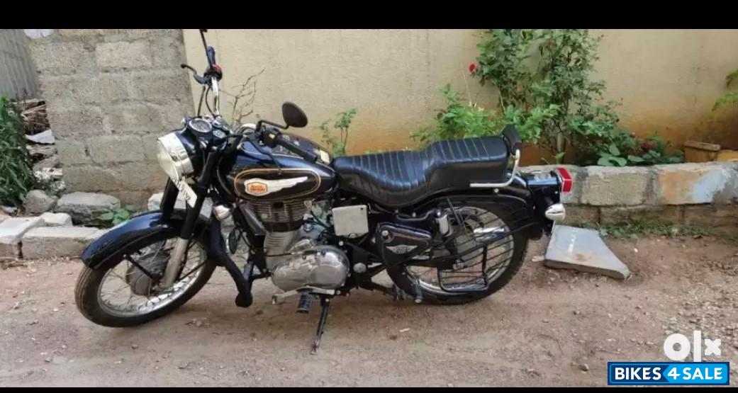 Black Royal Enfield Bullet Standard 350