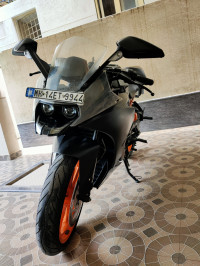 Black KTM RC 200
