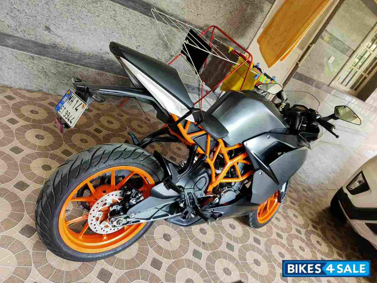 Black KTM RC 200