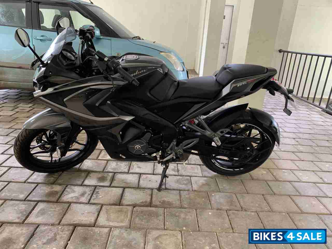 Black Bajaj Pulsar RS 200 ABS Black Bajaj Pulsar RS 200 ABS