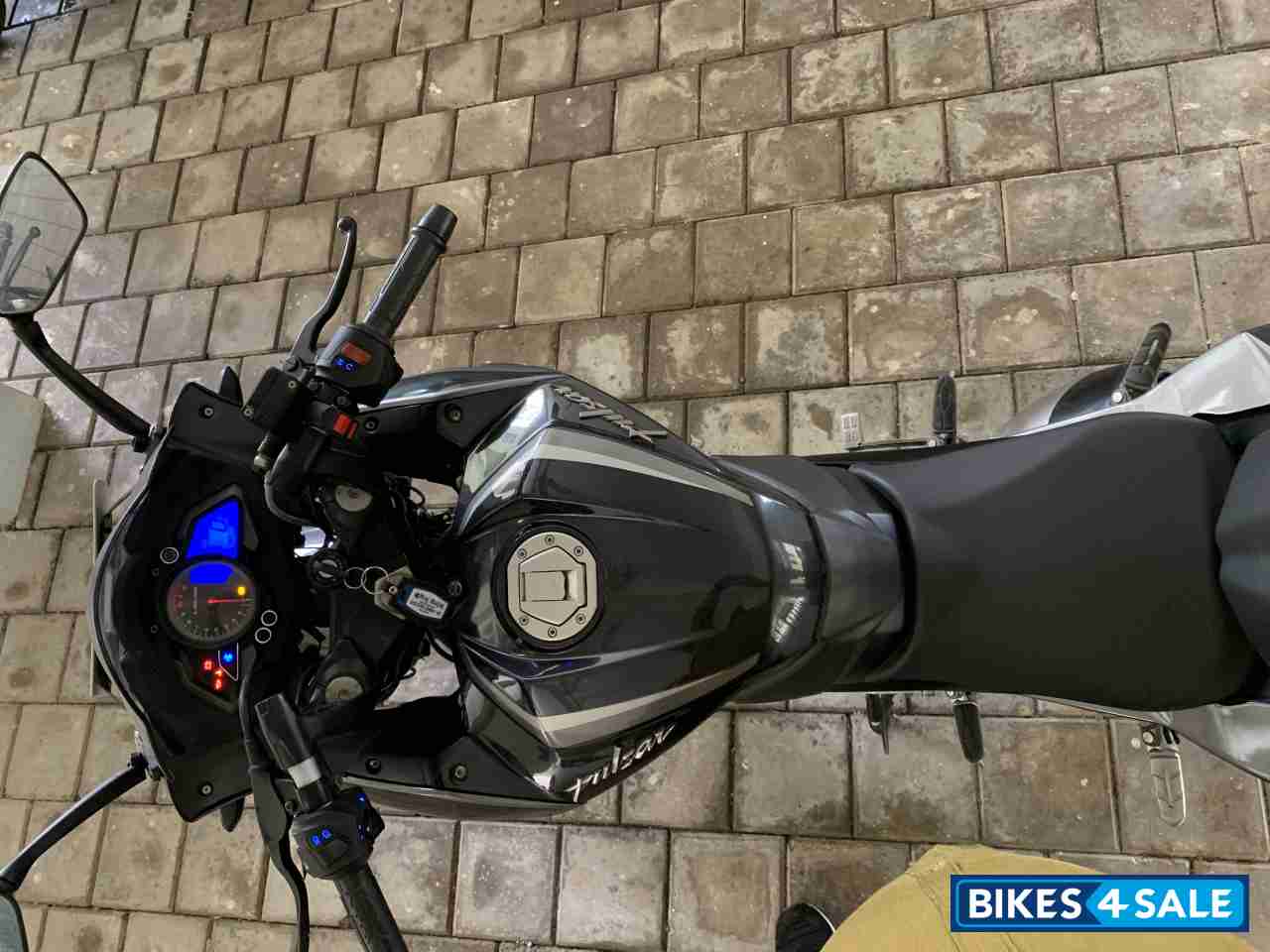 Black Bajaj Pulsar RS 200 ABS Black Bajaj Pulsar RS 200 ABS