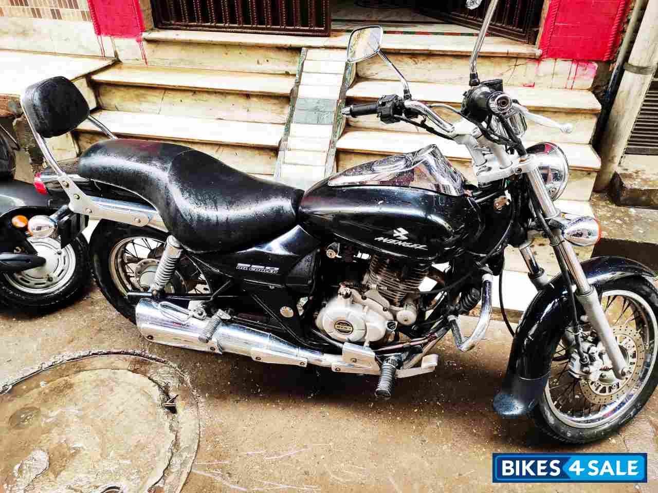 Bajaj Avenger 220 DTS-i