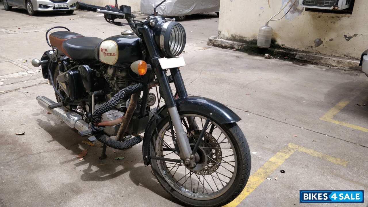 Black Royal Enfield Classic 500