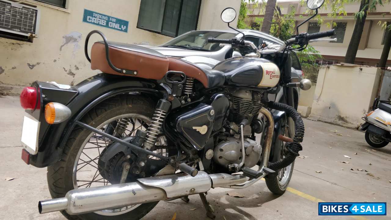 Black Royal Enfield Classic 500