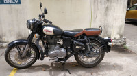 Black Royal Enfield Classic 500