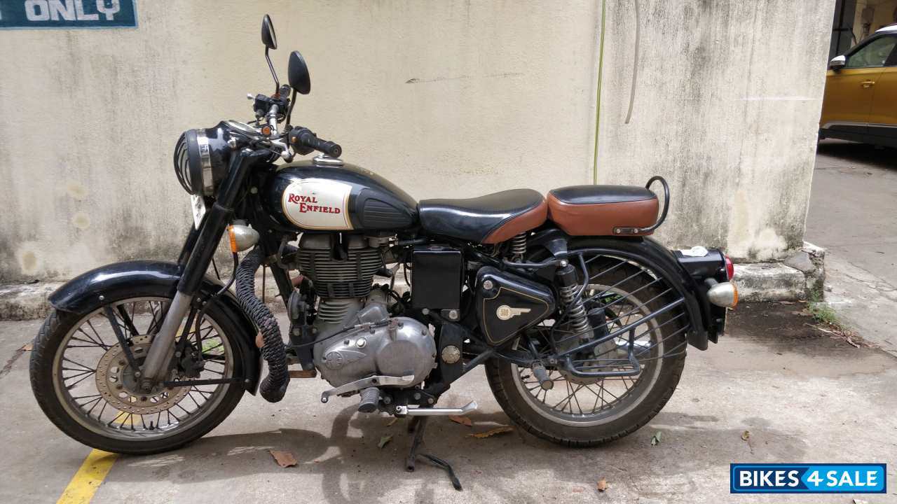 Black Royal Enfield Classic 500
