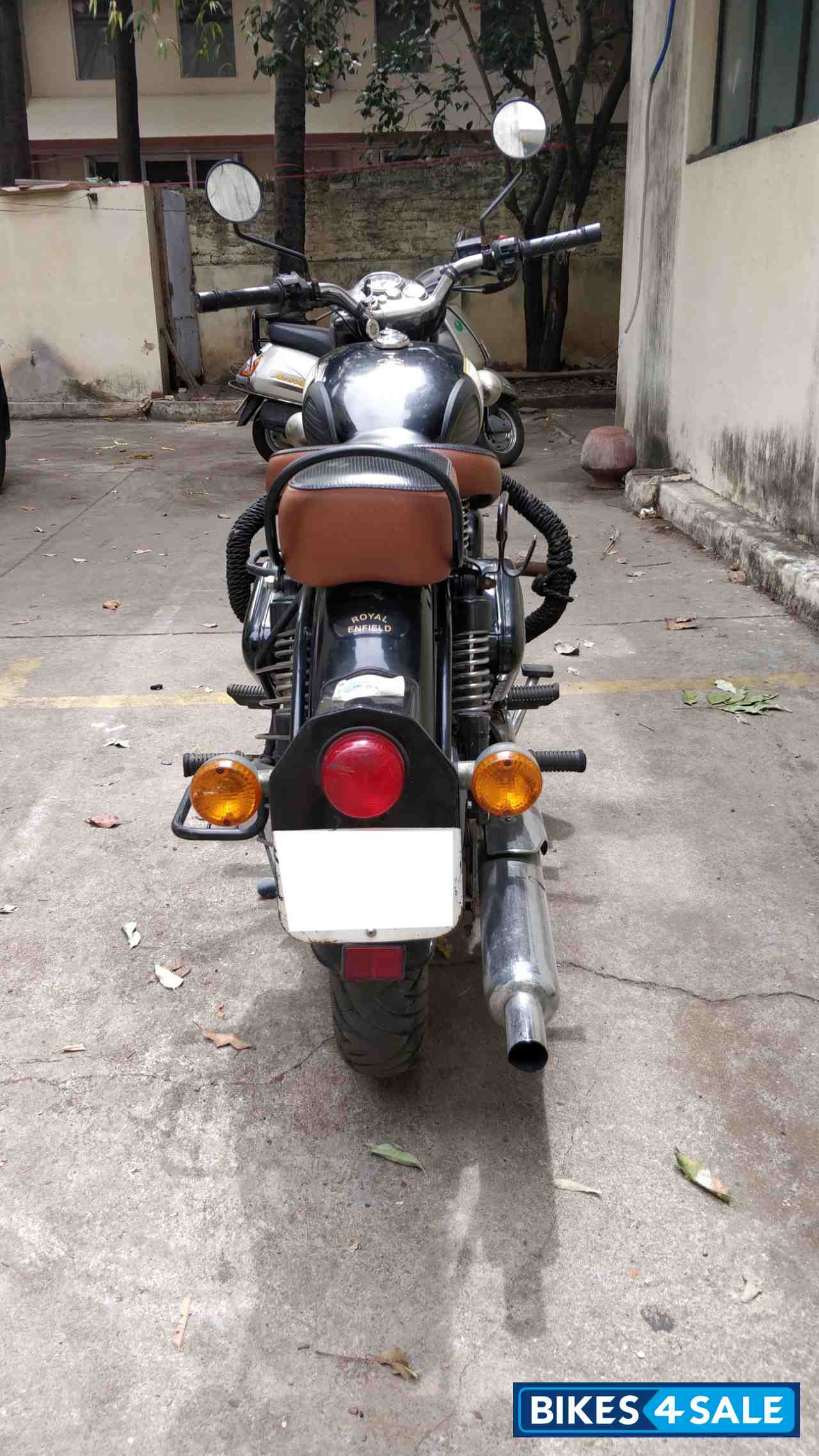 Black Royal Enfield Classic 500