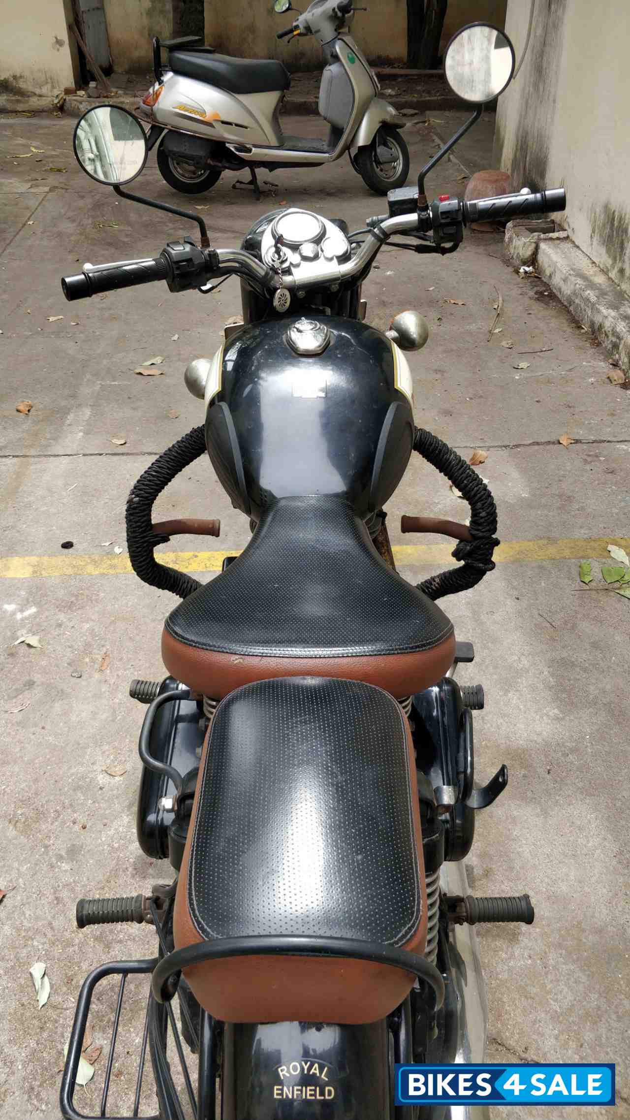 Black Royal Enfield Classic 500