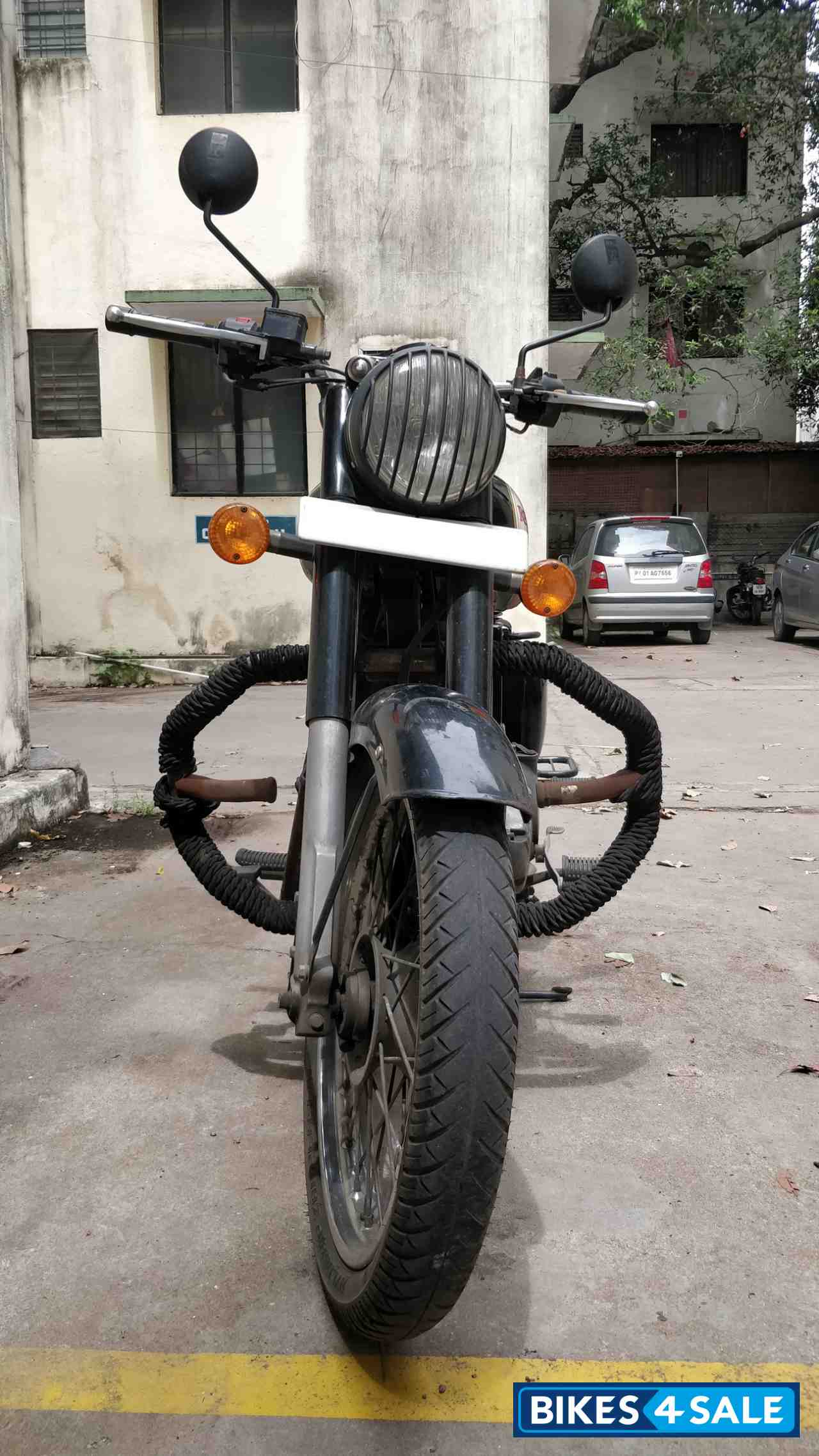 Black Royal Enfield Classic 500