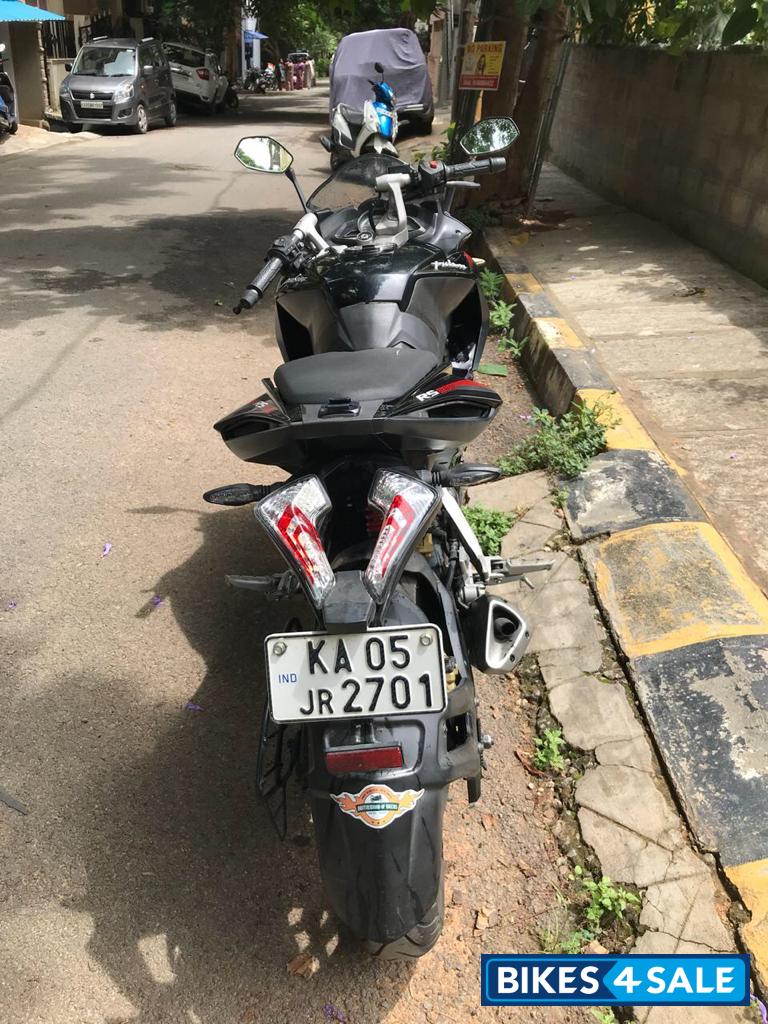 Bajaj Pulsar RS 200 ABS
