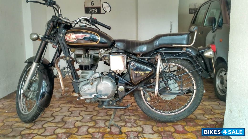 Black Royal Enfield Bullet 350 Twinspark