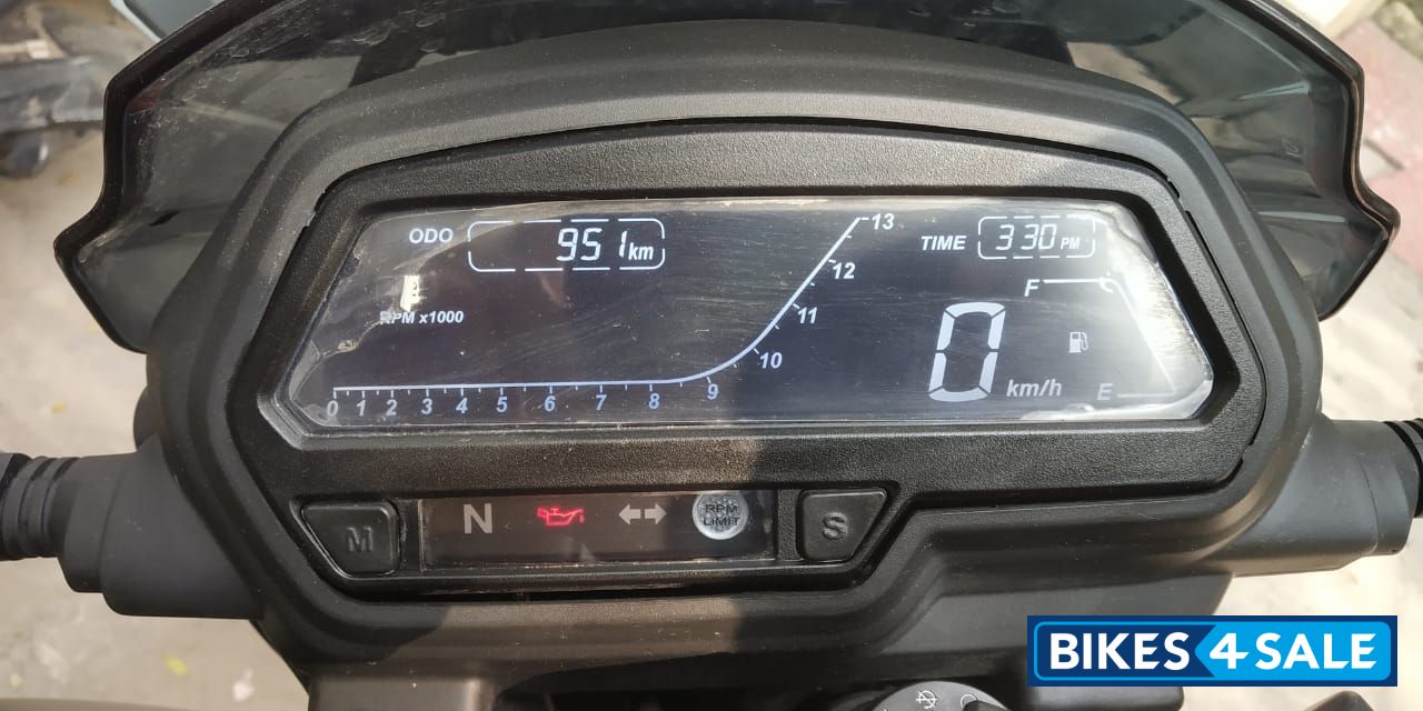 Matte Black Bajaj Dominar 400