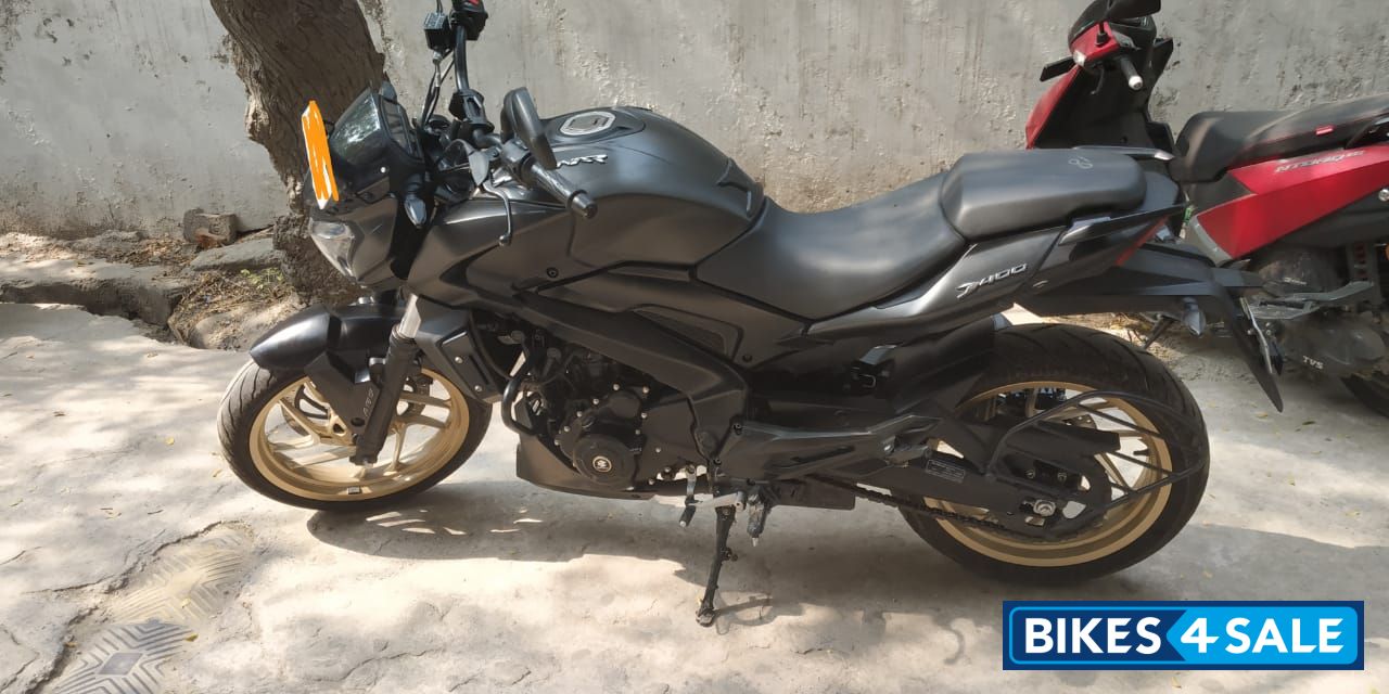 Matte Black Bajaj Dominar 400