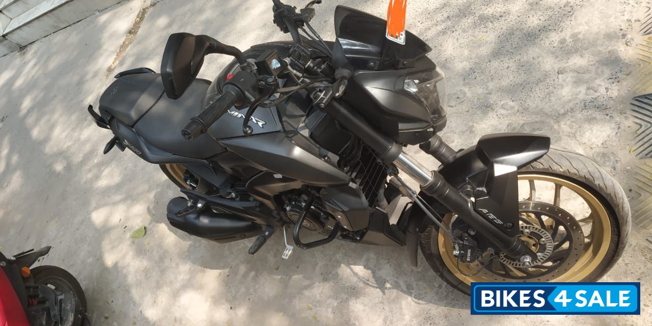 Matte Black Bajaj Dominar 400