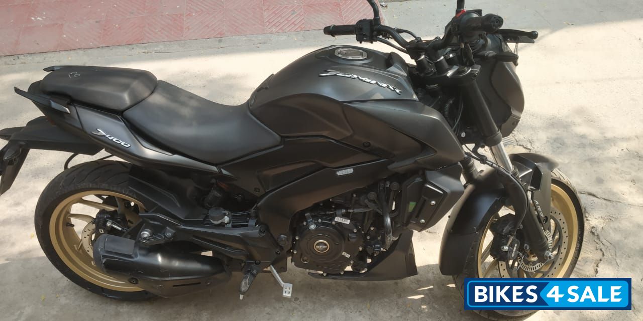 Matte Black Bajaj Dominar 400