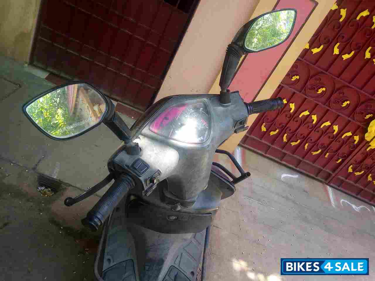 Black TVS Scooty Streak