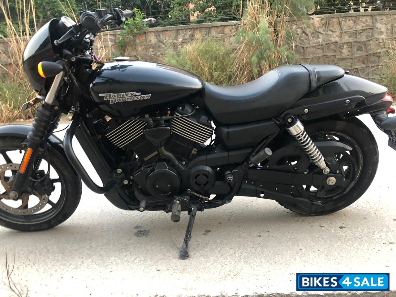 Black Harley Davidson Street 500