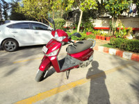 Red Mahindra Gusto 125
