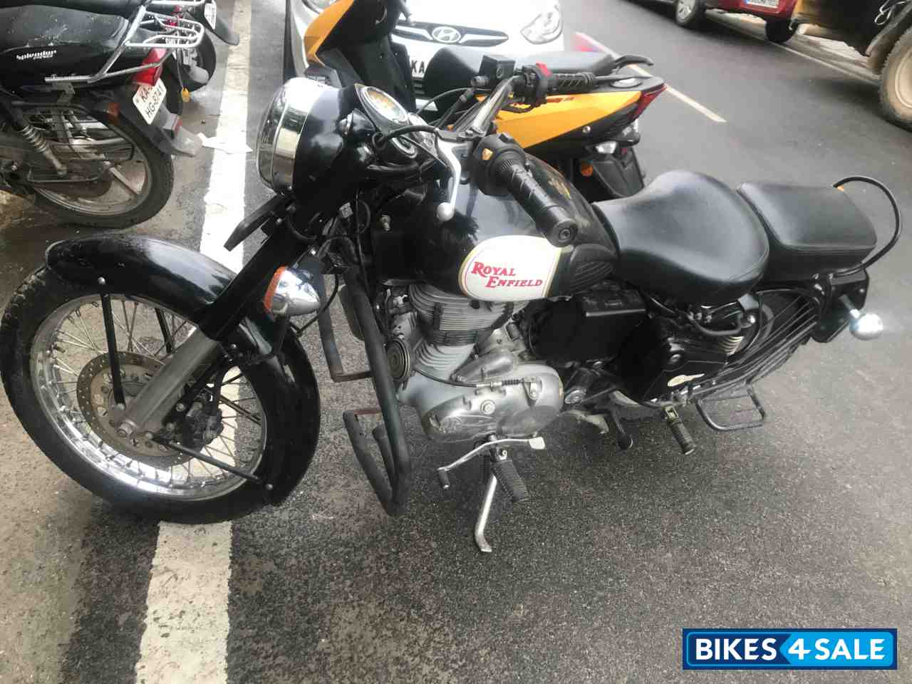 Black Royal Enfield Classic 500