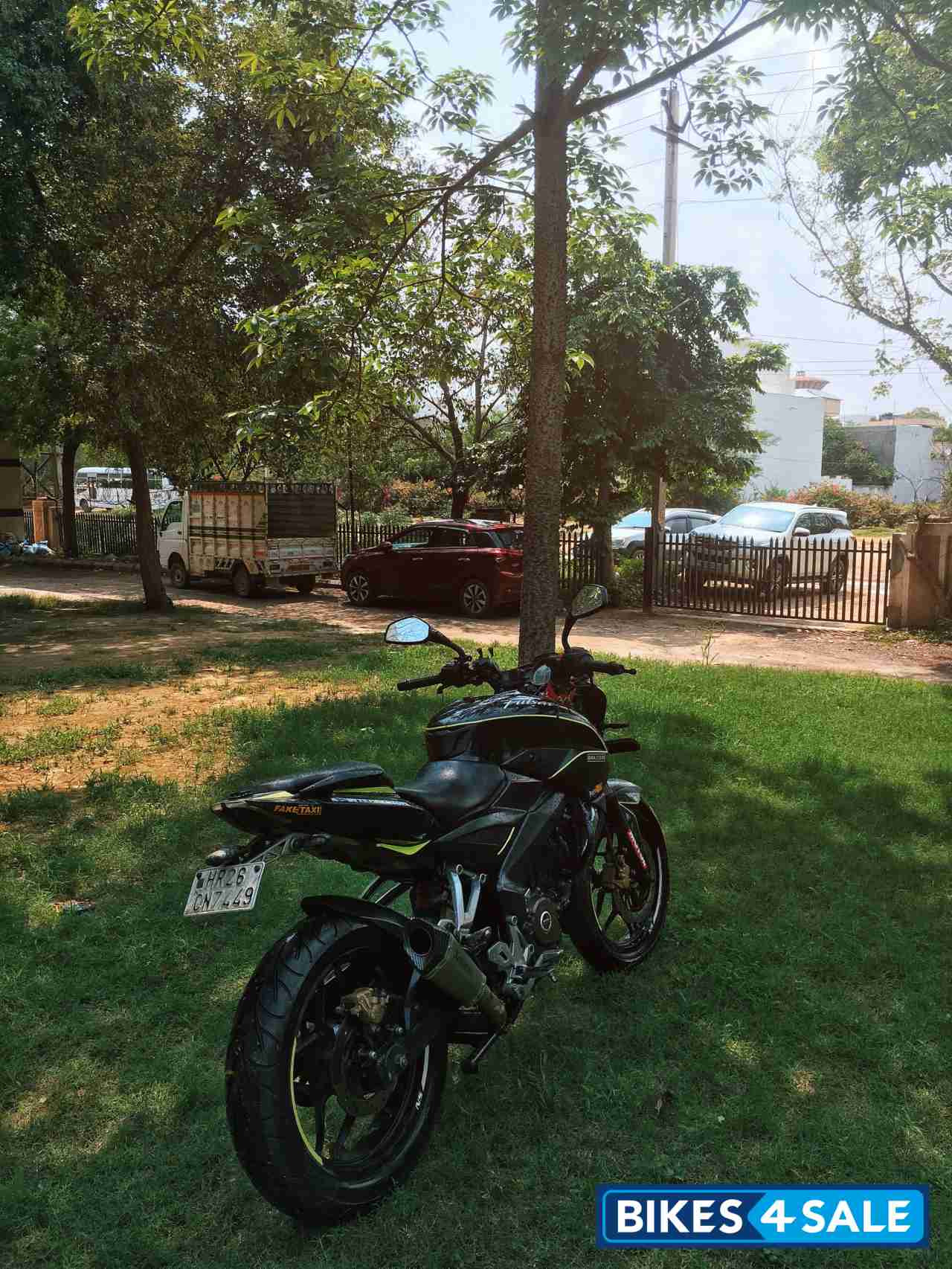 Black Bajaj Pulsar 200 NS