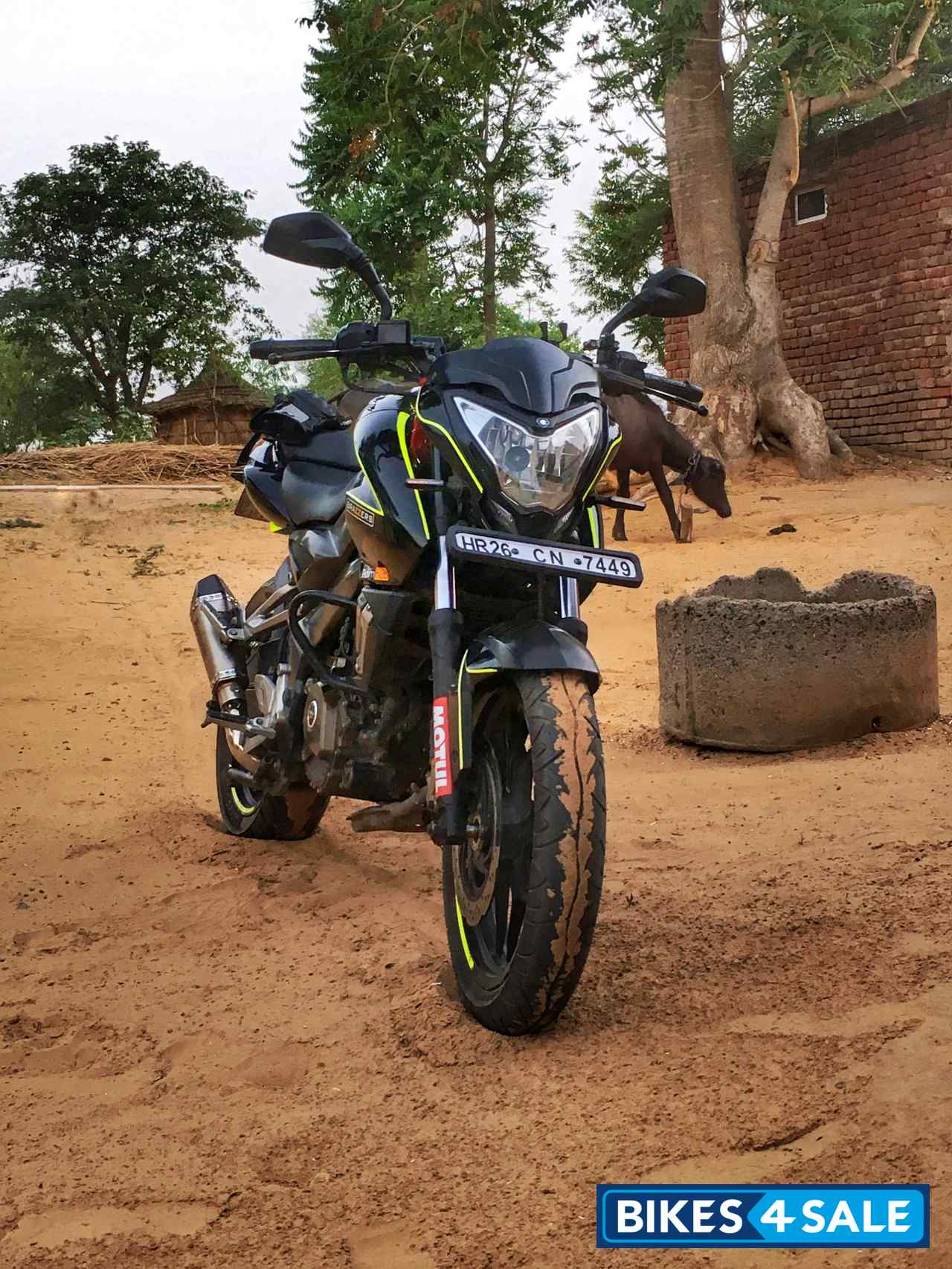 Black Bajaj Pulsar 200 NS
