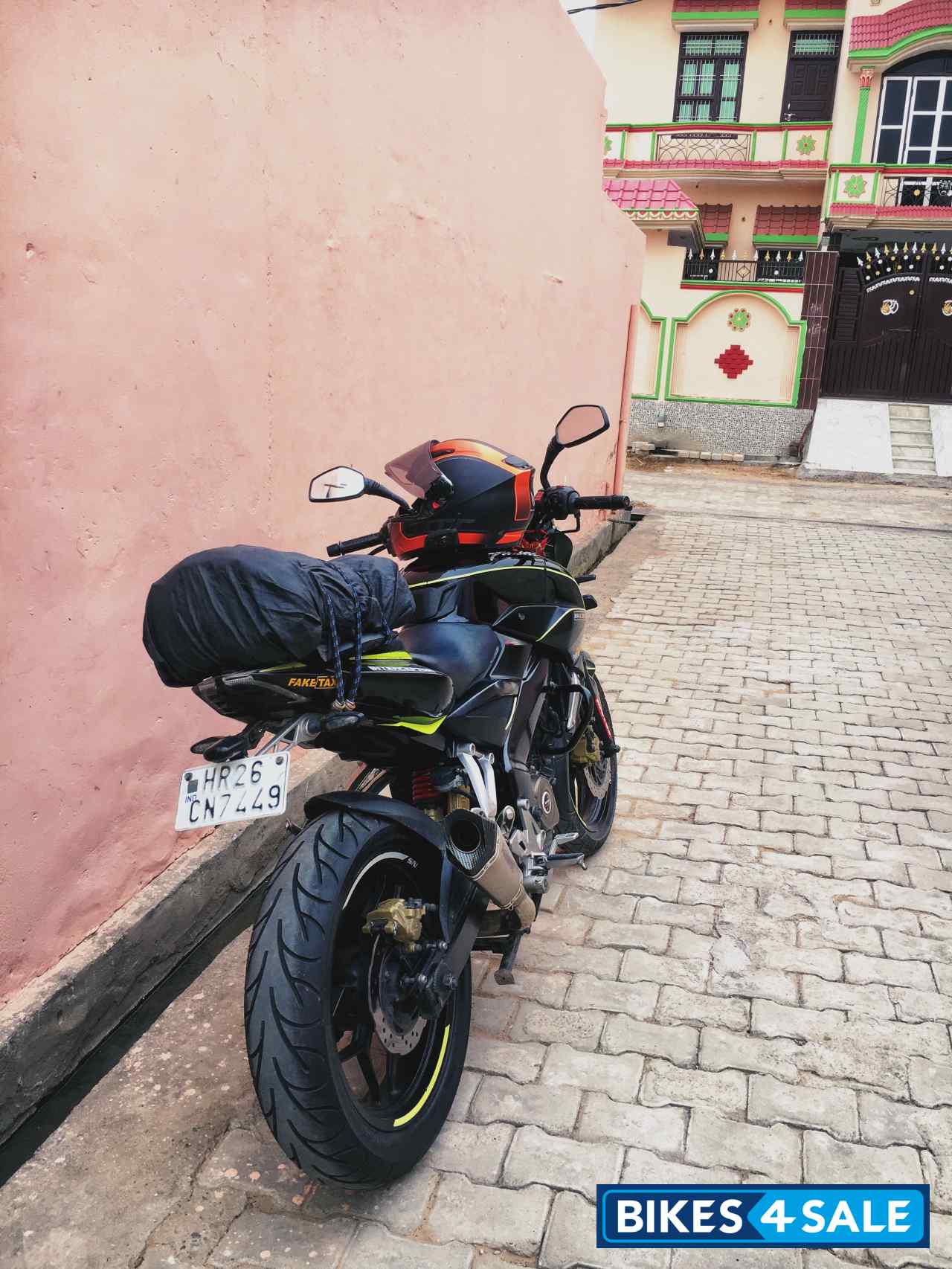 Black Bajaj Pulsar 200 NS