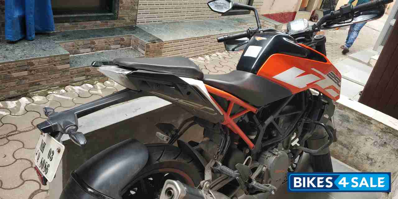 Orange KTM Duke 250