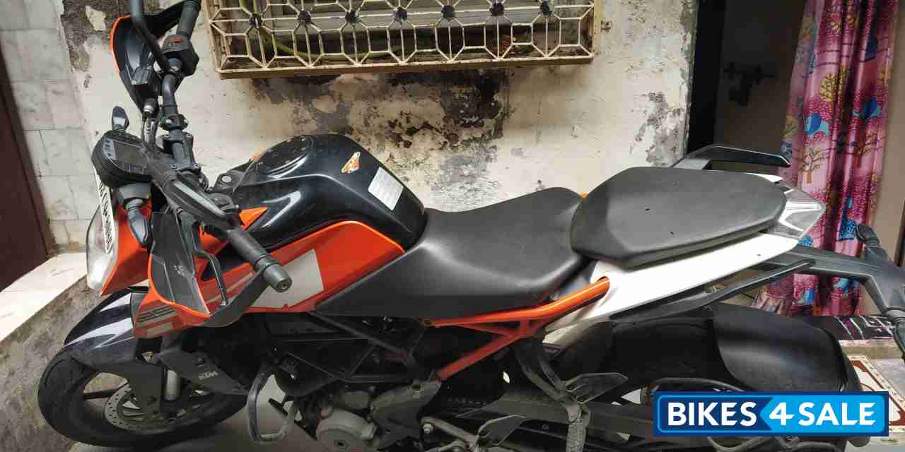Orange KTM Duke 250
