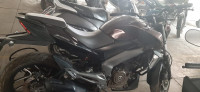 Plam Bajaj Dominar 400 Disc