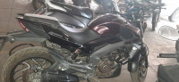 Plam Bajaj Dominar 400 Disc