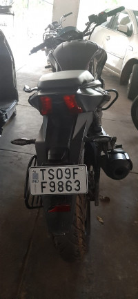 Plam Bajaj Dominar 400 Disc