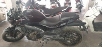 Plam Bajaj Dominar 400 Disc