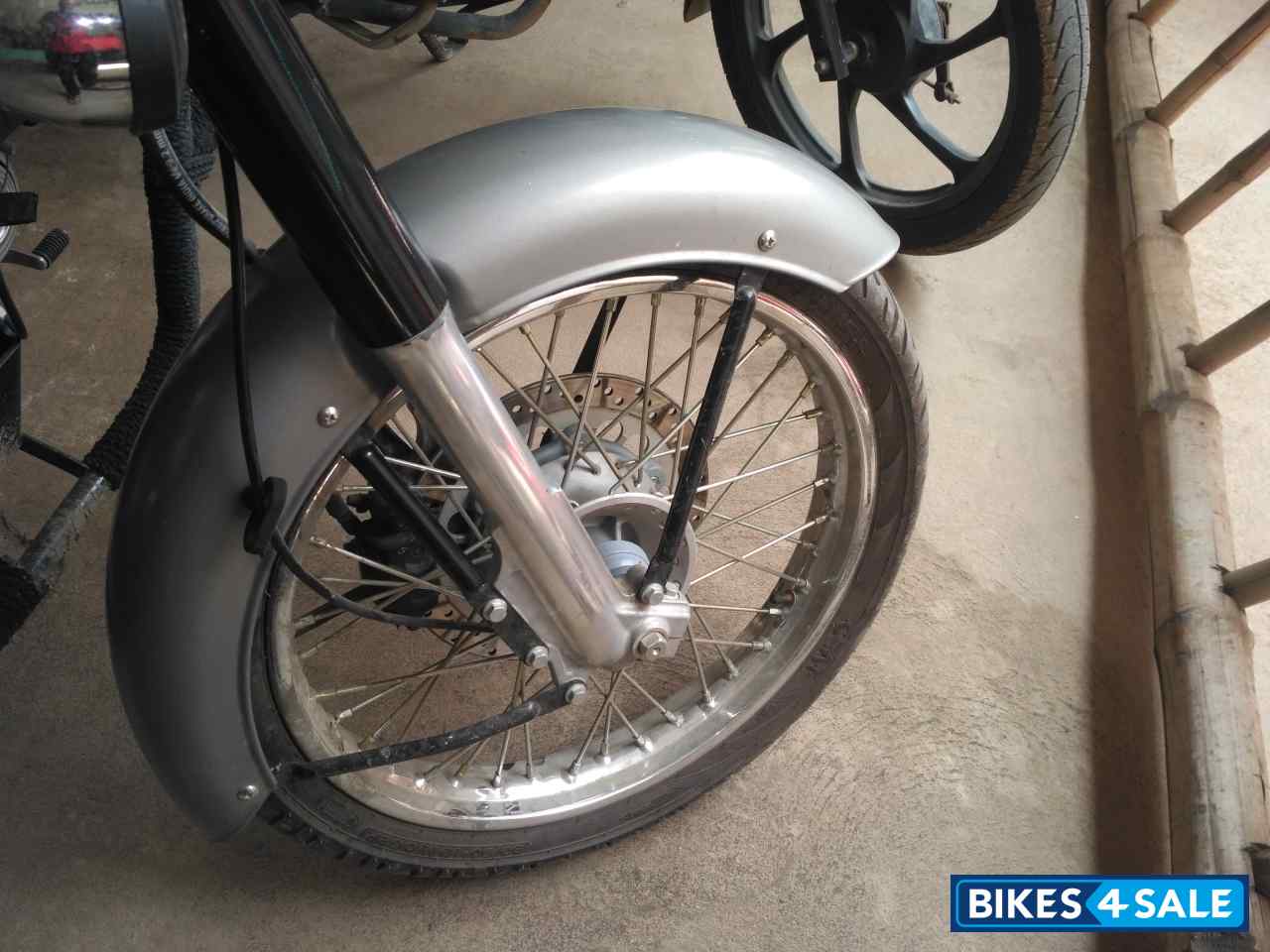 Gray Royal Enfield Classic Gunmetal Grey