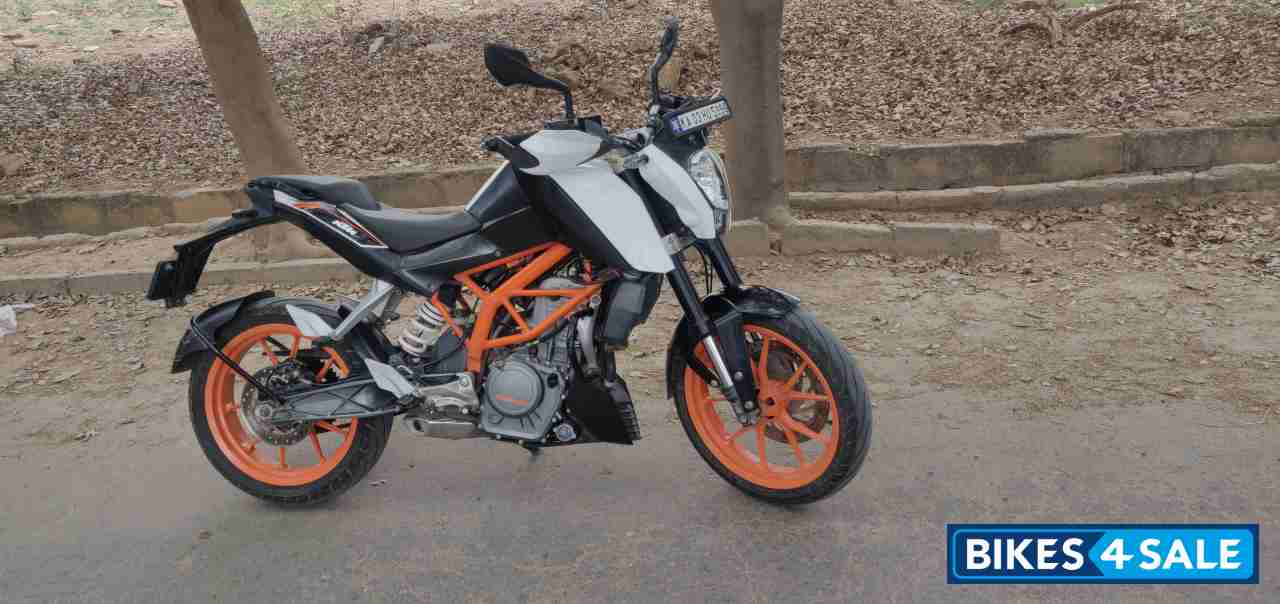 White KTM Duke 390