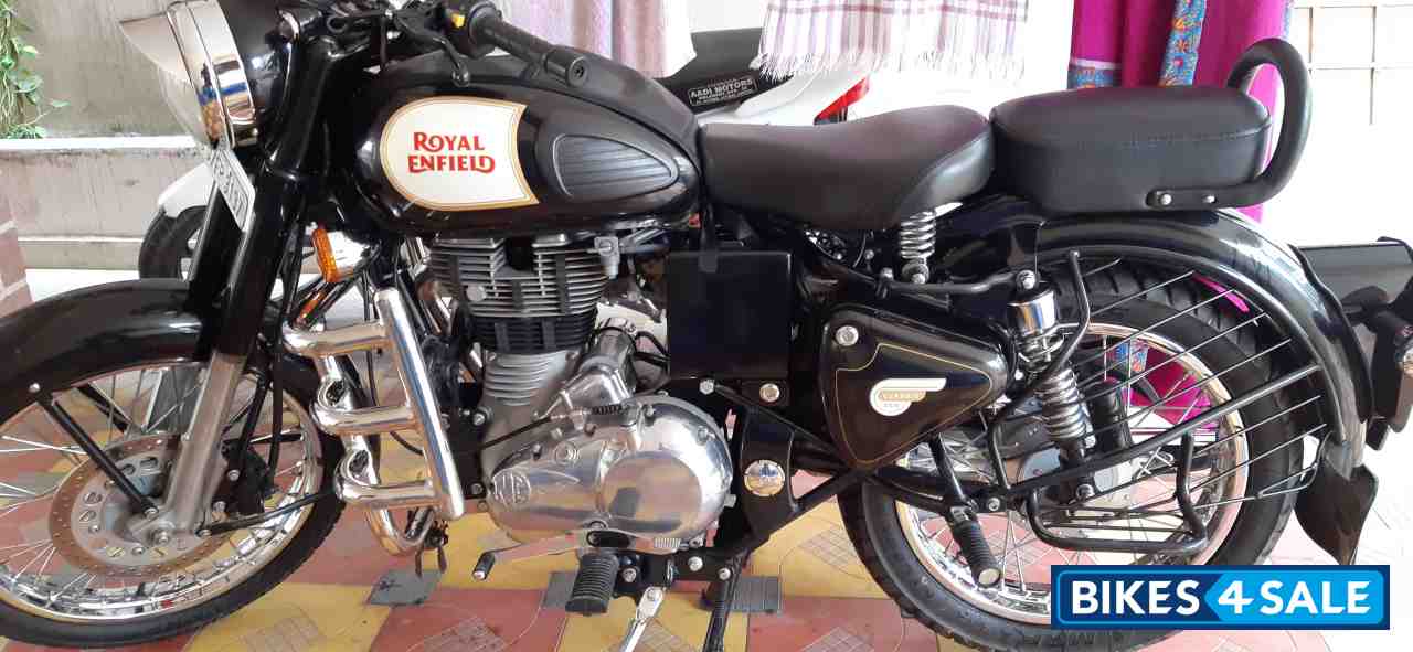 Black Royal Enfield Classic 350