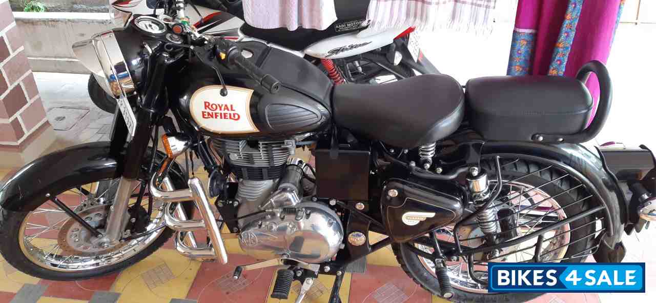 Black Royal Enfield Classic 350